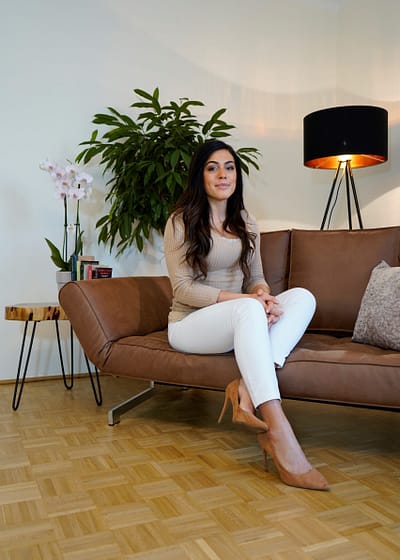 Anie Profil https://ml1faoprjfkq.i.optimole.com/cb:6T2Q.788/w:400/h:560/q:mauto/rt:fill/g:ce/ig:avif/https://www.gyane.at/wp-content/uploads/2024/09/Anie-Profil-scaled.jpg